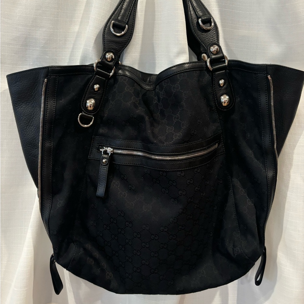 Beautiful and pristine Gucci tote!
